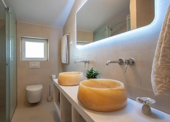 With Swimming Pool Pag - 21393 *